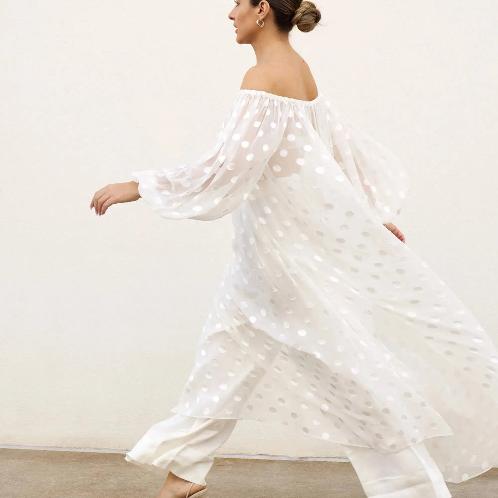 The-Sheer-Collection Isabella Longginou