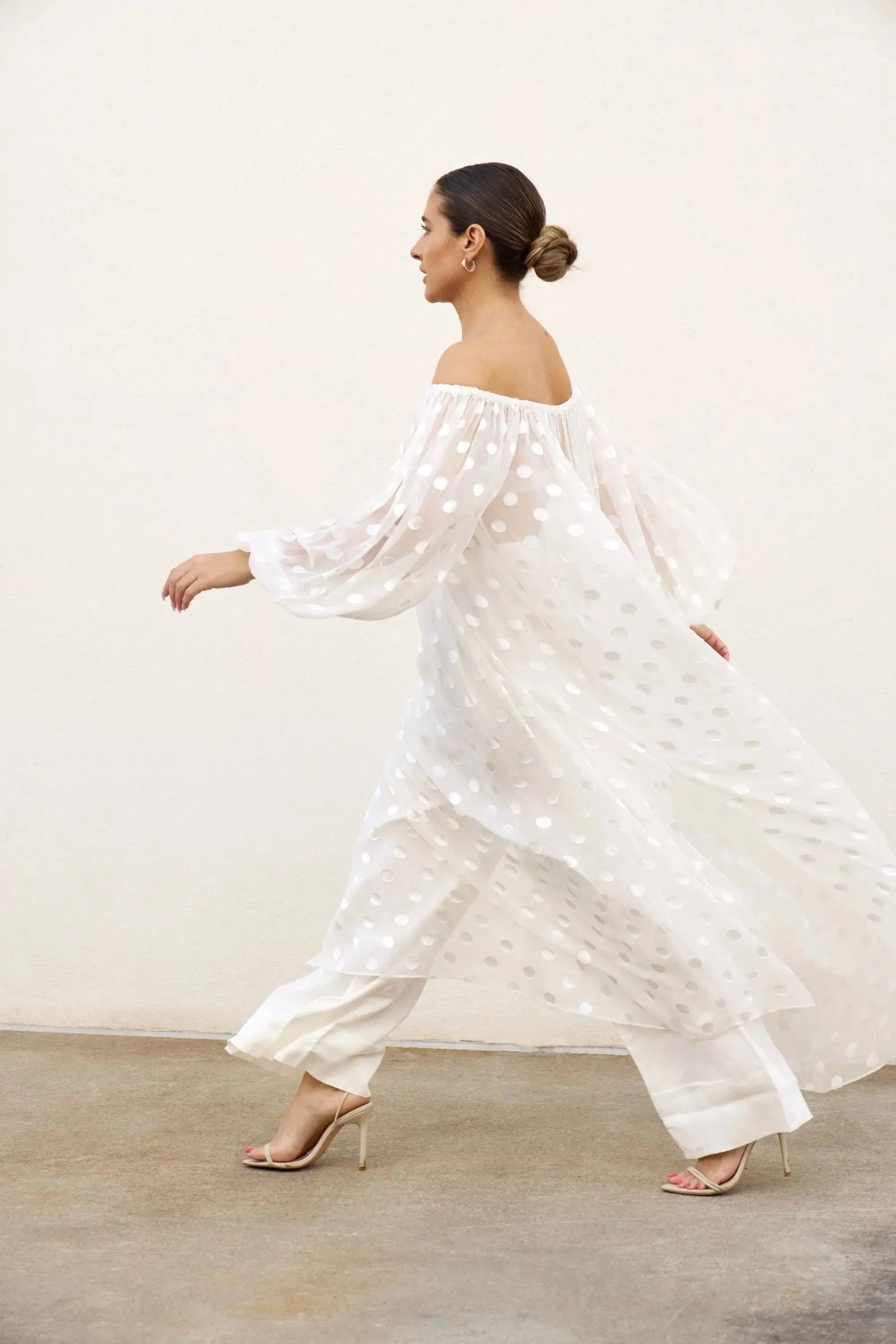 The-Sheer-Collection Isabella Longginou